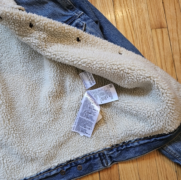Levi's Sherpa Lined Denim Jacket - Picture 2 of 3